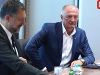 FOTOGRAFIJE GOVORE HILJADU RIJEČI: 'SB' na sjednici Vijeća ministara u Sarajevu - kiseli osmijesi i pogledi koji 'sijevaju' (FOTO)