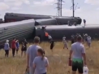 STRAVIČNA NESREĆA U RUSIJI: Prevrnuo se voz sa hiljadu putnika... (VIDEO)