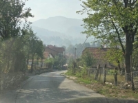 POŽAR U KLADNJU BLIZU HOTELA 'MUŠKA VODA': Vatrogasci bez opreme, veliki broj vjernika krenuo na dovište blizu požarišta