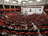 TOKOM BURNE DEBATE: U turskom parlamentu izbila je tuča među zastupnicima kada je vladajuća partija... (VIDEO)