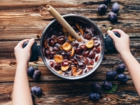 VRIJEME JE ZA SPREMANJE ZIMNICE: Napravite savršeno slatko od šljiva za tren oka