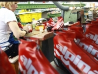 POSLUJU S GUBITKOM: Alpina otpušta radnike i seli dio proizvodnje u BiH