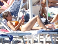 UŽIVA NA ODMORU SA SUPRUGOM: Seksipilna Diletta Leotta u minijaturnom bikiniju privukla sve poglede na plaži (FOTO)