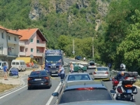 SAOBRAĆAJNA NESREĆA U HERCEGOVINI: Žestok sudar kamiona i dva vozila, ima povrijeđenih