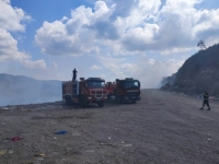 OPASNOST PO ZDRAVLJE LJUDI: Već 13 dana gori gradska deponija u Kladnju