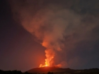 POVEĆANA AKTIVNOSTI: Spektakularni prizori erupcije vulkana Etna, opasnosti za ljude za sada nema (FOTO)
