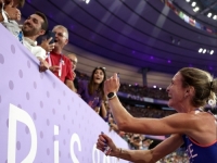 KAKVE SCENE IZ PARIZA: Oborila evropski rekord, i zbog jednog BROJA kleknula i zaprosila dečka (VIDEO)