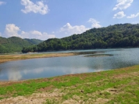 SPRIJEČENA EKOLOŠKA KATASTROFA: U helikopteru koji je pao u Jablaničko jezero nalazi se oko 400 litara goriva