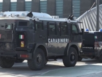 POJAČANE TENZIJE NA SJEVERU KOSOVA: KFOR pojačao prisustvo na glavnom mostu na Ibru nakon...