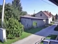 JEZIVI SNIMAK NADZORNE KAMERE: Pogledajte trenutak kada je snažan zemljotres pogodio susjednu Hrvatsku...