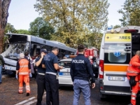 TEŠKA NESREĆA U ITALIJI: Autobus pun turista udario u zaštitnu ogradu, ima mrtvih i povrijeđenih