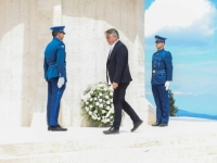 KOMŠIĆ ODAO POČAST ALAGIĆU, PA SPOMENUO I DUDAKOVIĆA: Danas ima nekih drugih generala koji su se našli u poziciji u kojoj je bio i general