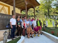 TURISTIČKI POTENCIJALI OVIH KRAJEVA: Ministrica Pozder u SBK, u Fojnici obišli čuvenu Atik džamiju i Franjevački samostan
