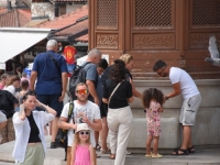 VRUĆE NEDJELJNO POPODNE U SARAJEVU: Turisti 'okupirali' Baščaršiju, rekordna posjećenost glavnog grada BiH (FOTO)