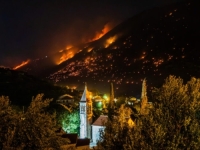 ŠIRI SE POŽAR KOD SPLITA, FRONTA JE VELIKA: Vatrogasci objavili snimke (VIDEO)