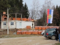 ZVONE ZVONA KRAJ MEMORIJALNOG CENTRA: U srebreničkom selu, bez dozvole, skoro izgrađena crkva, a u selu sve Bošnjaci