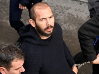 OPTUŽEN ZA SILOVANJE I TRGOVINU LJUDIMA: Policija pretresla kuće influensera Andrewa Tatea