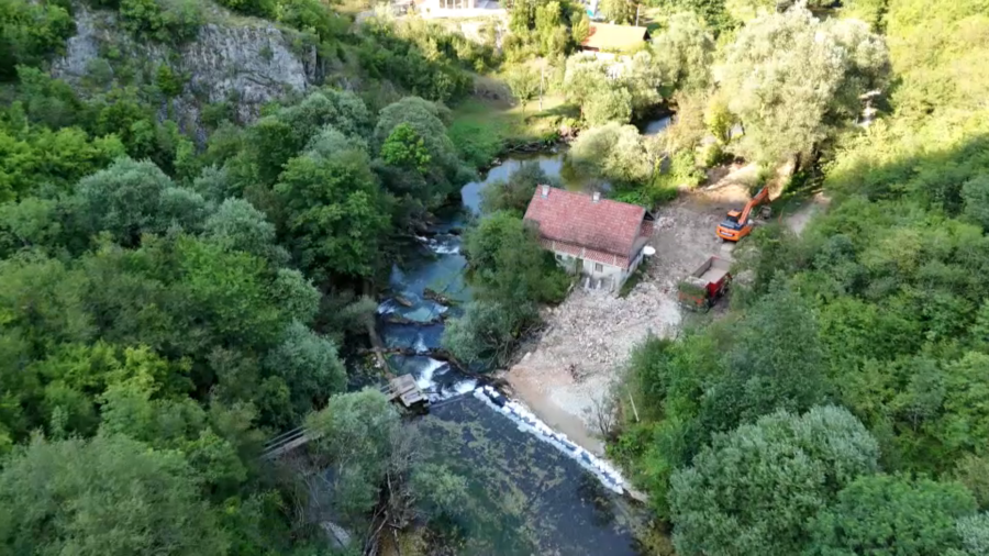 UN Operators Sound Alarm: Construction Site Left Wide Open, Ignoring Critical Safety Protocols