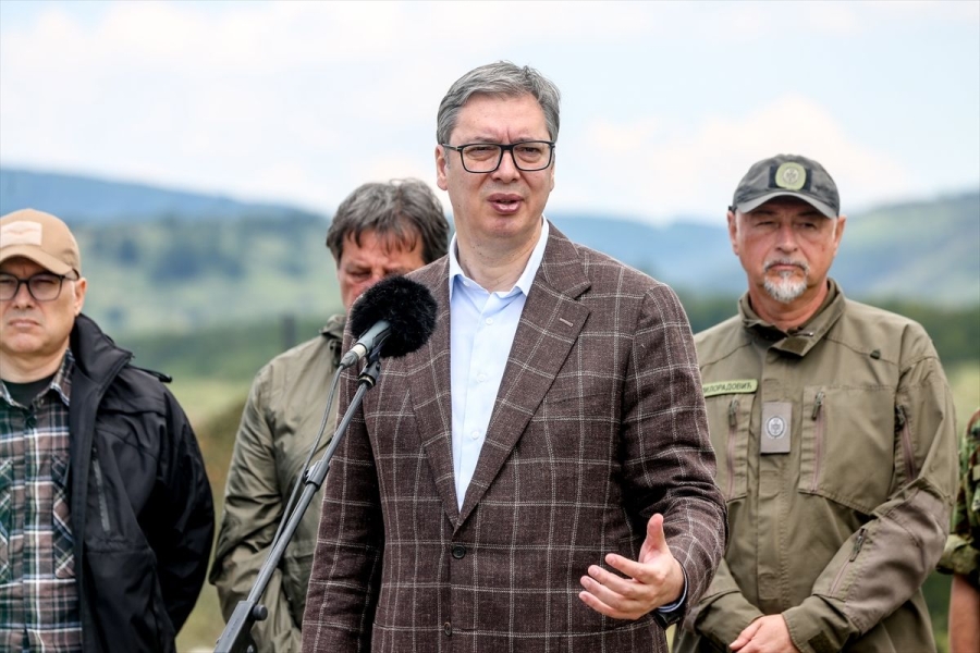 ŠTO SE TO VUČIČ RASPITUJE: Sa vojnicima komentira koliko im treba da se spuste do Drine i Tuzle (VIDEO)