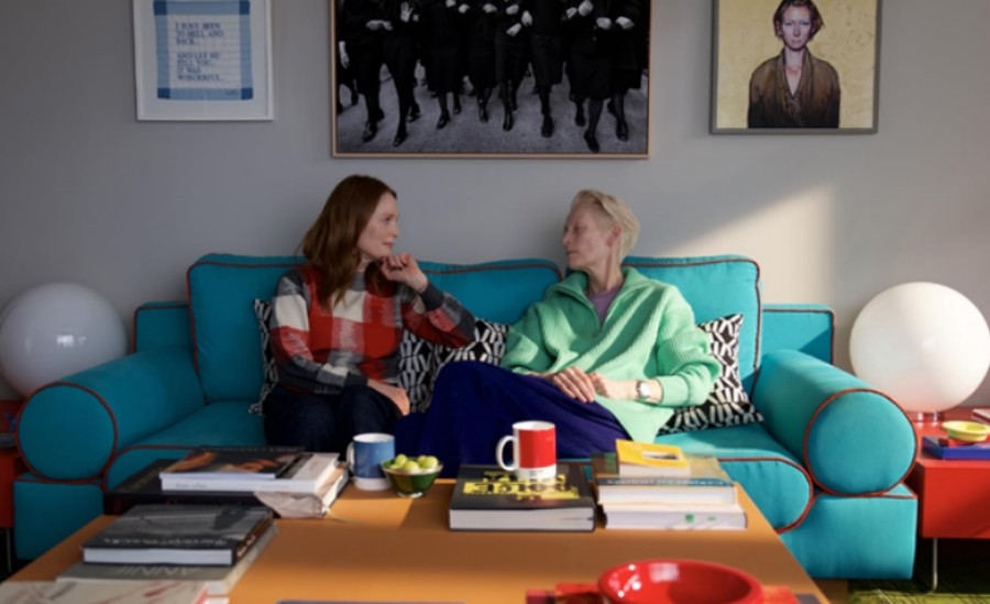 Film prati dvije bivše prijateljice, Ingrid (Moore) i Marthu (Swinton), koje su na početku svojih karijera pisale za isti časopis