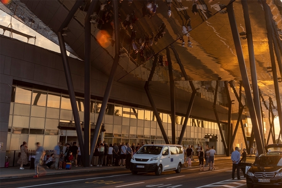 Svjetski dan turizma obilježava se svake godine 27. septembra kako bi se potaknula svijest o važnosti turizma i njegovoj društvenoj, kulturnoj, političkoj i ekonomskoj vrijednosti