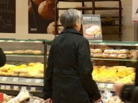 POTROŠAČKA KORPA OTIŠLA U NEBESA: Minimalna plata pokriva tek 18,32 posto troškova