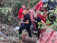 HEROJI DANA: Slučajni prolaznici skočili u provaliju kod Mostara da spase vozača kamiona, a on se zamalo zapalio