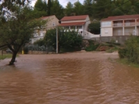 PRIRODA POKAZALA SVU SVOJU MOĆ: Potop u Dalmaciji, nezapamćene scene (VIDEO)