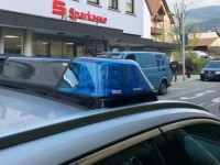 DRŽAVLJANIN BiH NA SUDU U FREIBURGU PRIZNAO PLJAČKU: Prerušio se u policajca i ukrao 123.000 eura iz banke
