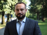 PDP OŠTRO OSUDIO NAPAD: SNSD-ov aktivista fizički nasrnuo na Božidara Novakovića