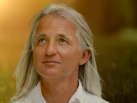 BRACO SA SREBRNJAKA, BALKANSKI DUHOVNJAK NA ČIJU METODU SU NASJELI NAOMI CAMPBELL I KOELHO: Za tri minute zaradi 7.000 eura, a samo stoji i gleda