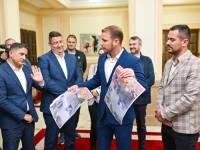 HAOS U HODNIKU BANJALUČKE GRADSKE UPRAVE: Stanivuković donio fakture, čak i grobna mjesta preprodavali?