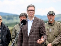 ŠTO SE TO VUČIČ RASPITUJE: Sa vojnicima komentira koliko im treba da se spuste do Drine i Tuzle (VIDEO)