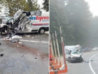STRAVIČAN UDES U BiH: Kombi brze pošte smrskan u sudaru sa kamionom (FOTO)