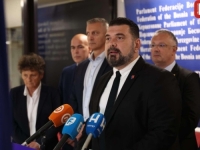 'SB' NA PRESSU KLUBA ZASTUPNIKA DF-a U PARLAMENTU FBiH: 'Po izvještaju revizora nestalo oko pola milijarde KM plus...' (FOTO)