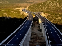 DOBRE VIJESTI ZA VOZAČE MOTOCIKLA: Od 1. januara 50 posto manje cijene cestarina