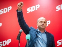 HAJDAŠ DONČIĆ U PRVOM OBRAĆANJU: 'U crvenom kišobranu ima mjesta za svakoga'