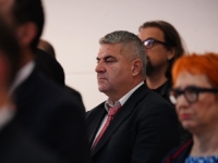 ZASTUPNIK U SKUPŠTINI KS P(R)OZIVA MINISTRA KATICU: 'Nalogodavce ne trebaju mnogo tražiti, ponudili su se sami i hvalili...'