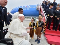 NAJDUŽE PUTOVANJE U PONTIFIKATU: Papa Franjo svečano dočekan u Indoneziji, prvoj od četiri zemlje koje će posjetiti u 12 dana (FOTO)