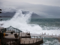 OLUJA U CRNOJ GORI: Prava drama odigrala se u Čanju, kada je iz talasa spasena turistkinja iz Poljske.