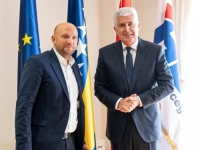 ČOVIĆ SE SASTAO SA SARRAZINOM: 'Aktualizirati reformska pitanja nakon izbora!'