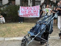 BURNO U SRBIJI: Sa protesta ispred zgrade RTS-a poručeno - 'Moraćete sve da nas uhapsite'