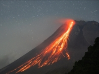 ERUPTIRAO VULKAN U INDONEZIJI: Oblaci pepela i potoci lave...