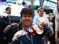 'SB' NA AERODROMU; PONOS BOSNE I HERCEGOVINE: Paraolimpijci stigli kući s medaljama, porodica, prijatelji, drugari iz razreda dočekali Ismaila Barlova (FOTO)