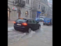 ULICE POD VODOM, ODRONI NA PUTEVIMA: Snažno nevrijeme pogodilo najjužniji bh. grad (VIDEO)