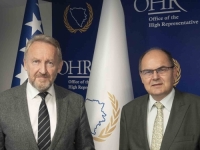 NAKON SKANDALOZNE ODLUKE VLASTI U RS-u: U zgradi OHR-a sastali se Schmidt i Izetbegović