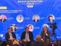 ŽELJKO KOMŠIĆ NA FORUMU U PODGORICI: 'Što se mene tiče, EU i NATO put BiH nemaju alternativu!'