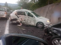 TEŠKA NESREĆA U BiH: Na terenu policija, hitna pomoć i vatrogasci (FOTO)
