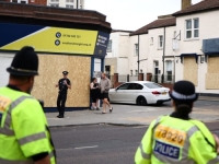 GOVORILA O RASTUĆEM PROBLEMU KRAĐA: Britanska ministrica policije ostala bez torbice na skupu policijskih službenika
