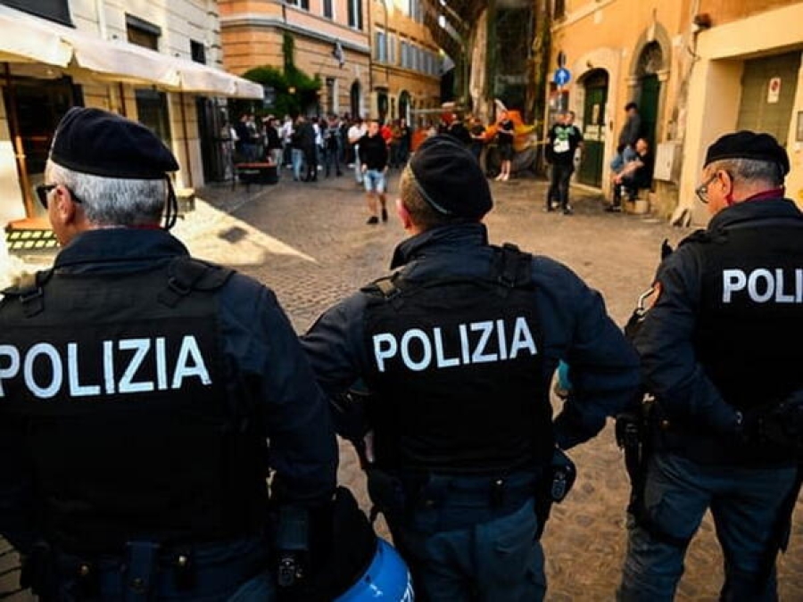 Osumnjičeni, koji sada ima 65 godina, državljanin je Grčke i Australije, a uhapšen je jučer na aerodromu u Rimu